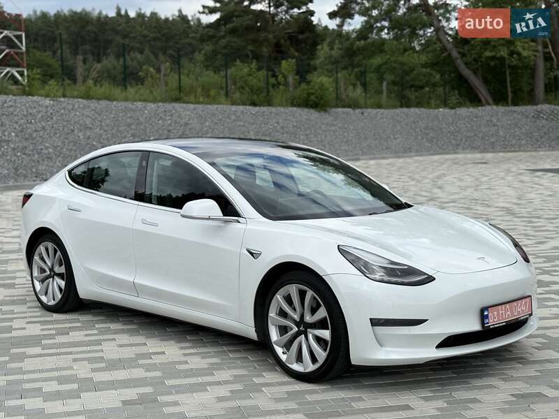 Седан Tesla Model 3 2019 в Львове