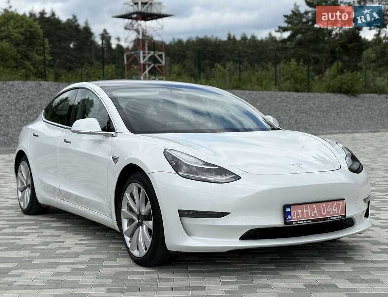 Седан Tesla Model 3 2019 в Львове