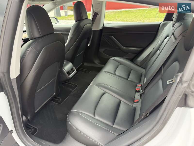 Седан Tesla Model 3 2019 в Львове