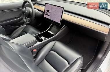 Седан Tesla Model 3 2019 в 