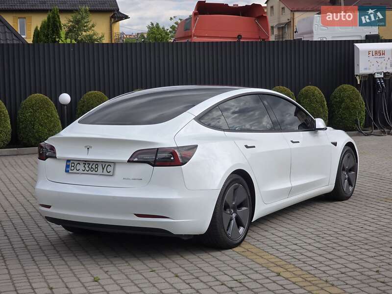 Седан Tesla Model 3 2021 в Львові