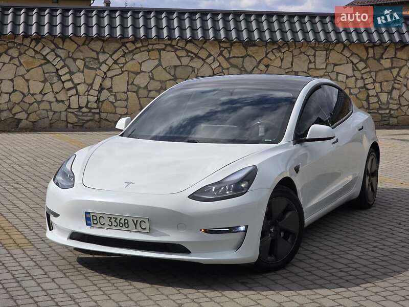Седан Tesla Model 3 2021 в 