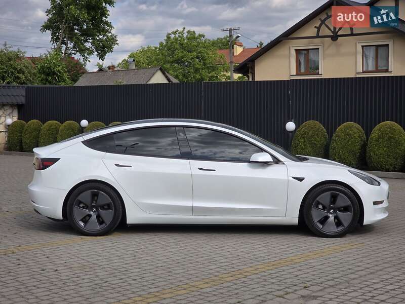 Седан Tesla Model 3 2021 в Львові