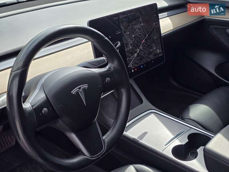 Седан Tesla Model 3 2021 в Львові