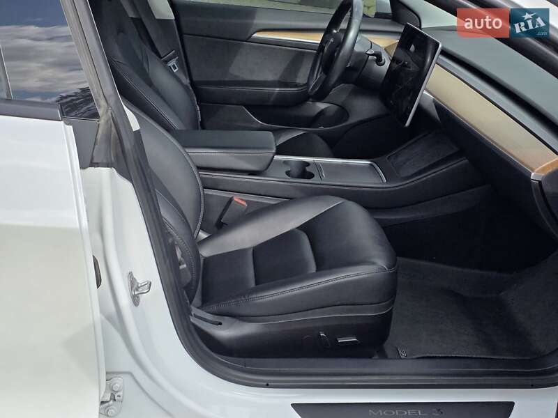 Седан Tesla Model 3 2021 в Львові