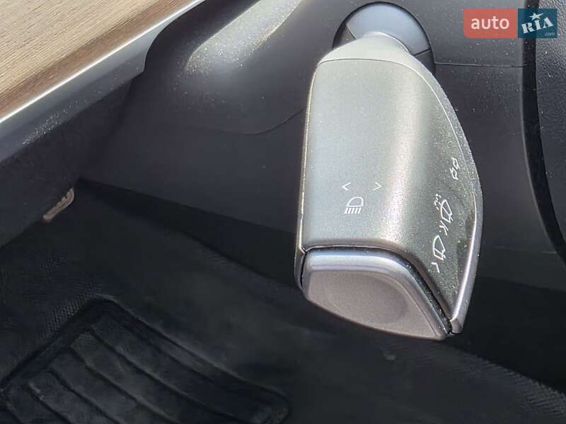 Седан Tesla Model 3 2021 в Львові