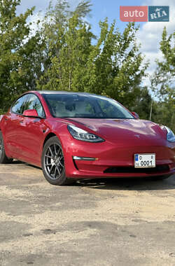 Седан Tesla Model 3 2020 в Ровно
