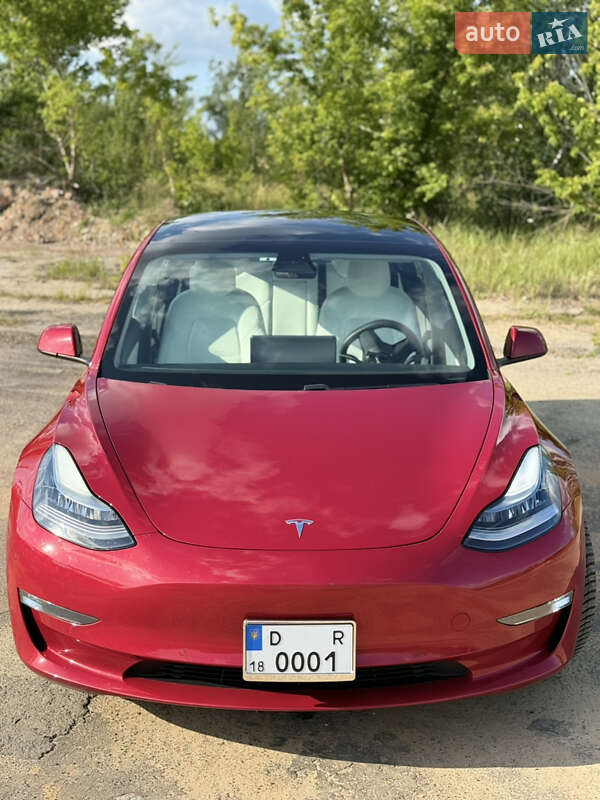 Седан Tesla Model 3 2020 в Рівному