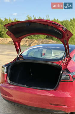 Седан Tesla Model 3 2020 в 