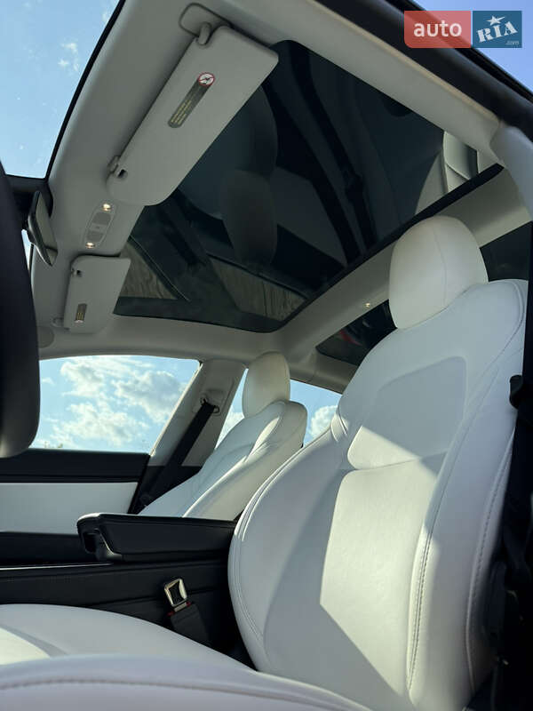 Седан Tesla Model 3 2020 в Рівному