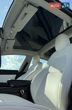 Седан Tesla Model 3 2020 в 