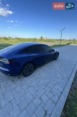 Седан Tesla Model 3 2021 в 