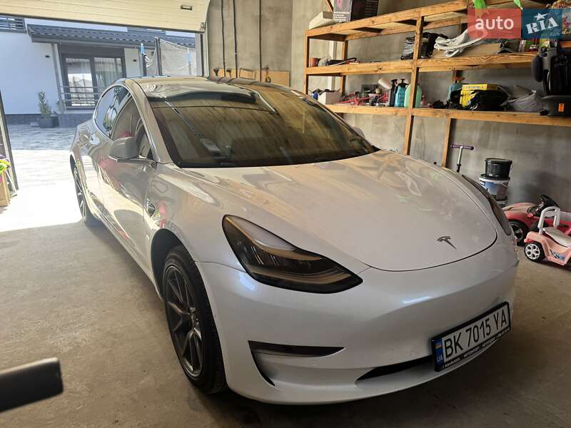 Седан Tesla Model 3 2018 в 