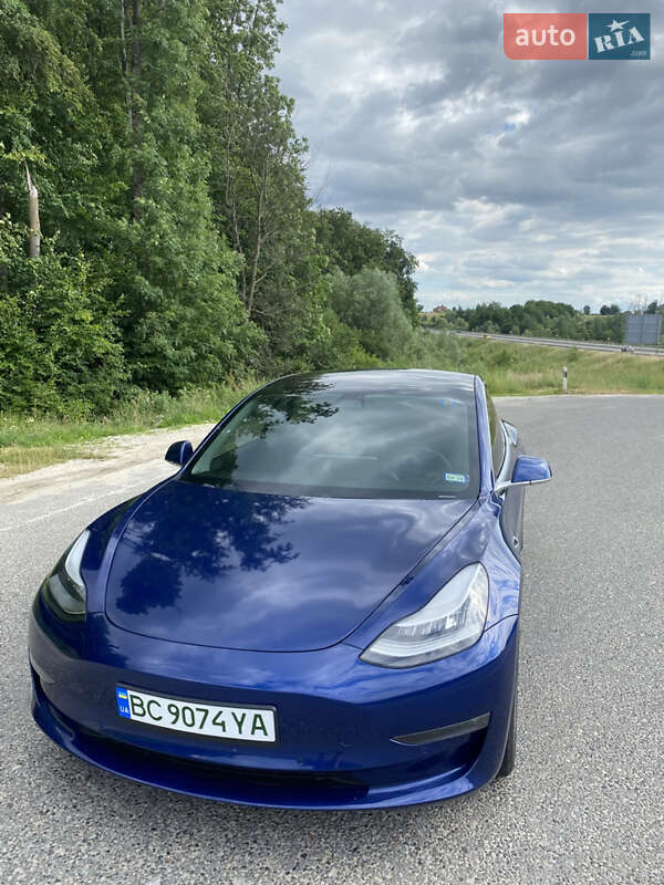 Седан Tesla Model 3 2020 в 