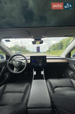 Седан Tesla Model 3 2020 в 