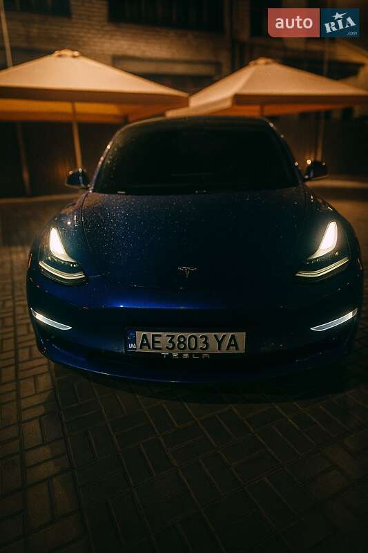 Седан Tesla Model 3 2022 в Днепре