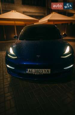 Седан Tesla Model 3 2022 в 