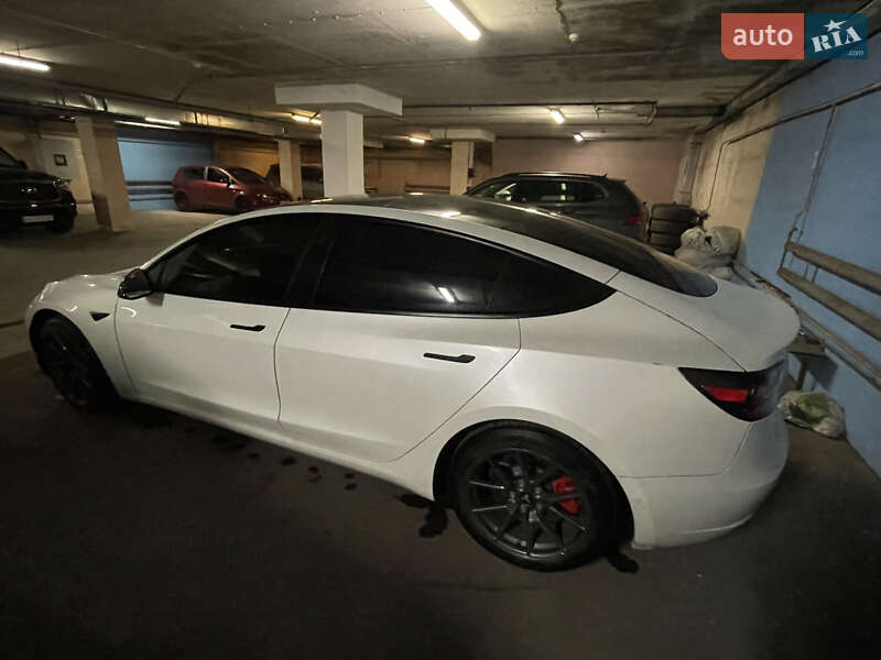 Седан Tesla Model 3 2021 в Киеве