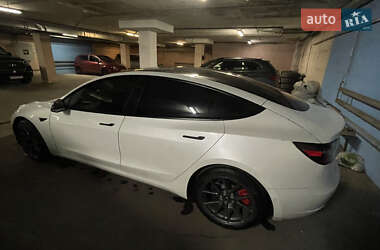 Седан Tesla Model 3 2021 в 