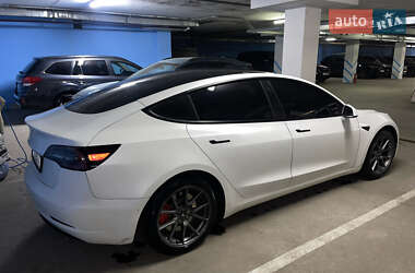 Седан Tesla Model 3 2021 в 