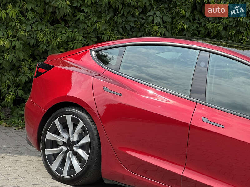 Седан Tesla Model 3 2024 в Стрые
