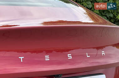 Седан Tesla Model 3 2024 в 