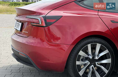 Седан Tesla Model 3 2024 в 
