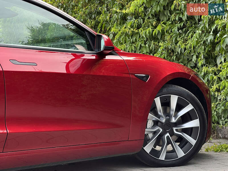 Седан Tesla Model 3 2024 в Стрые