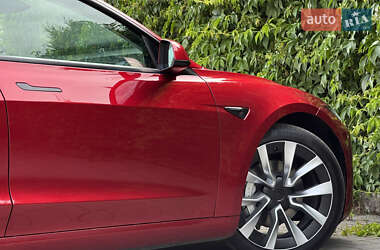 Седан Tesla Model 3 2024 в 