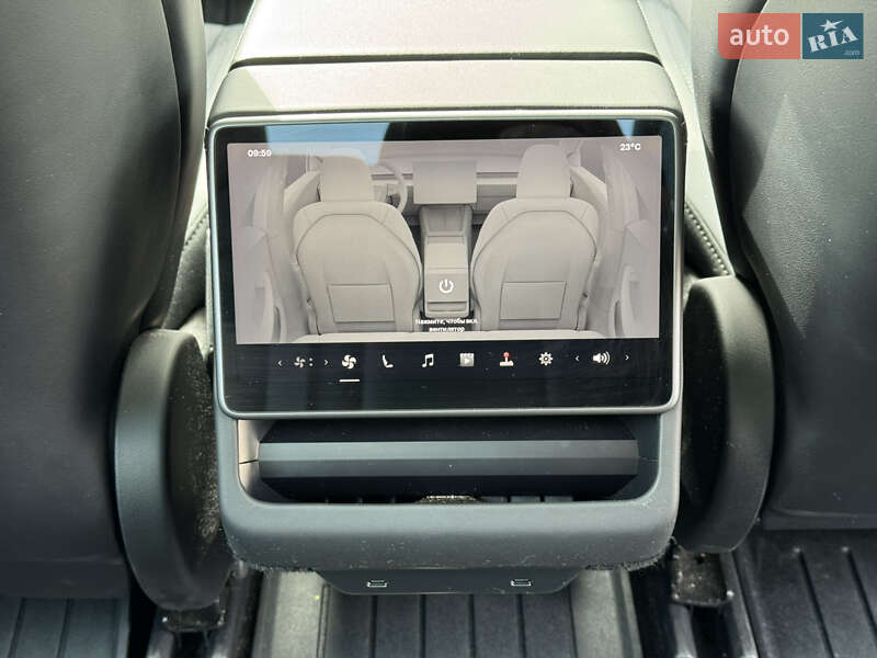 Седан Tesla Model 3 2024 в Стрые