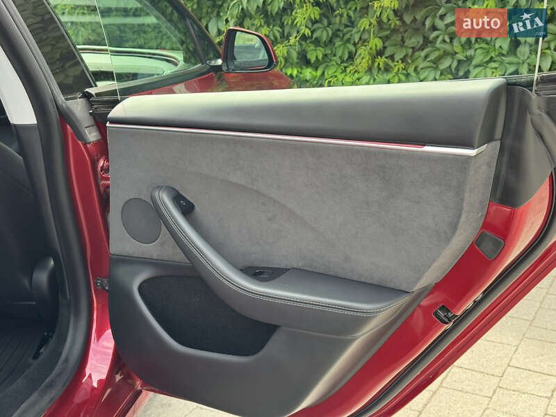 Седан Tesla Model 3 2024 в Стрые