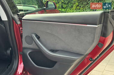 Седан Tesla Model 3 2024 в 