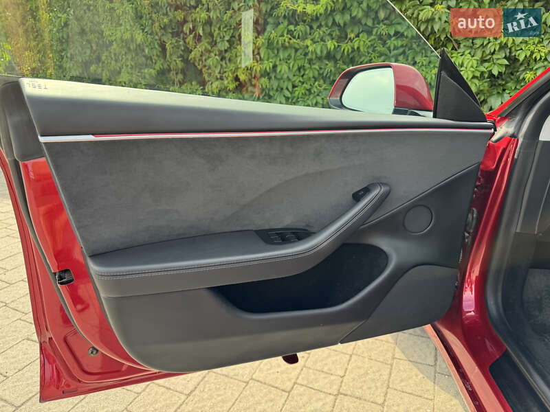 Седан Tesla Model 3 2024 в Стрые