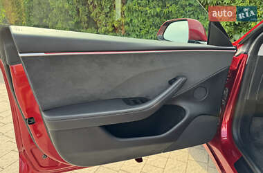 Седан Tesla Model 3 2024 в 