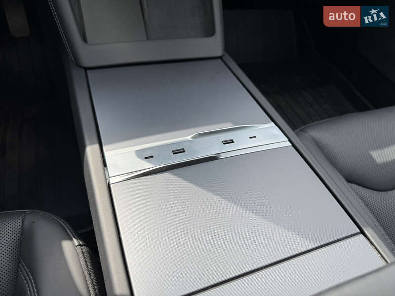 Седан Tesla Model 3 2024 в Стрые