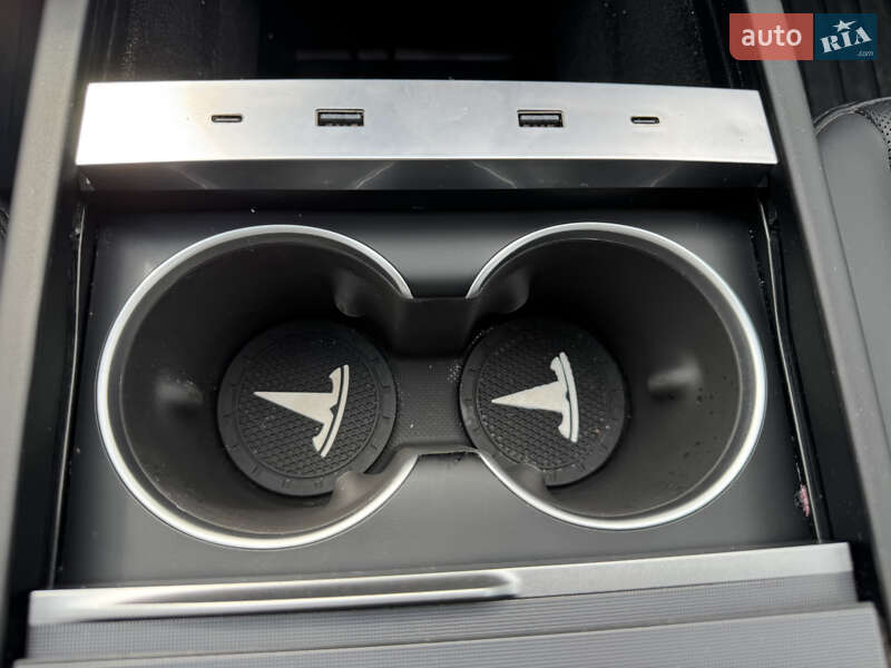 Седан Tesla Model 3 2024 в Стрые