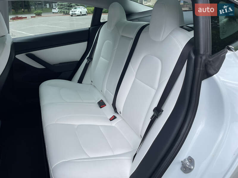 Седан Tesla Model 3 2020 в Виннице