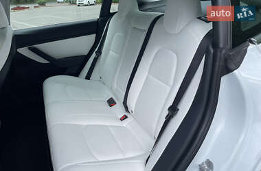 Седан Tesla Model 3 2020 в 