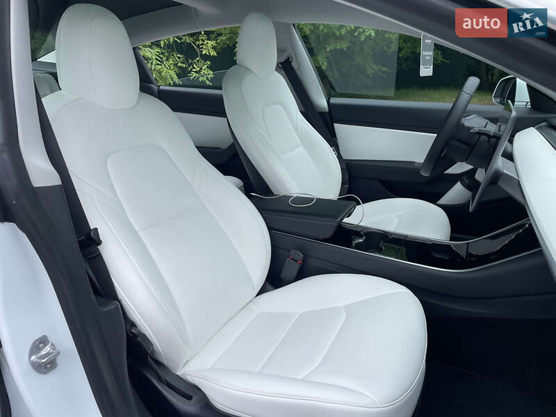 Седан Tesla Model 3 2020 в Виннице