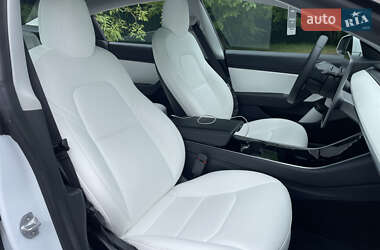 Седан Tesla Model 3 2020 в 