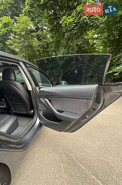 Седан Tesla Model 3 2018 в Киеве