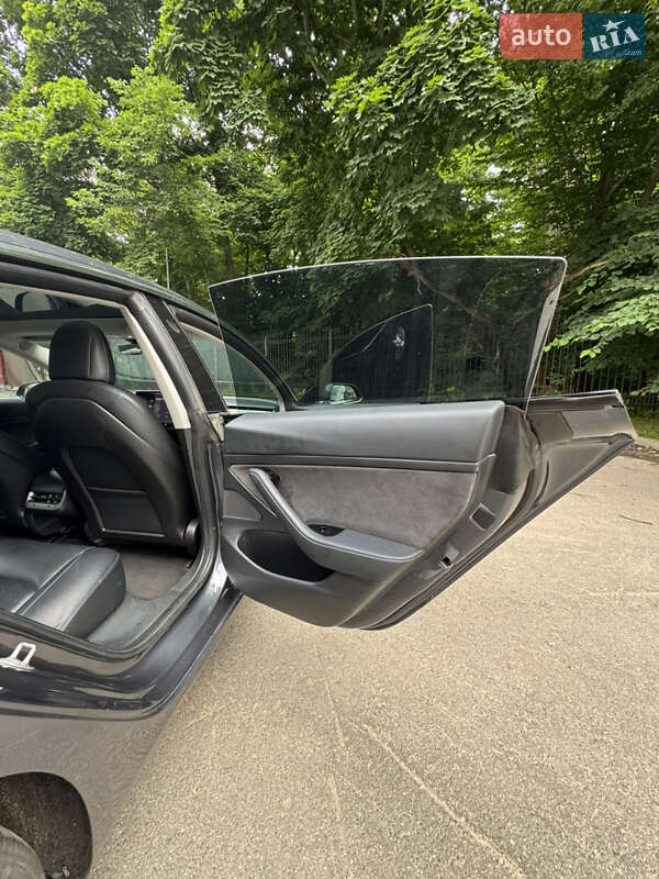 Седан Tesla Model 3 2018 в Киеве
