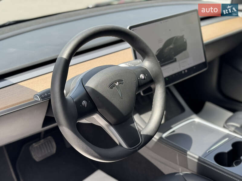 Седан Tesla Model 3 2022 в Хмельницком