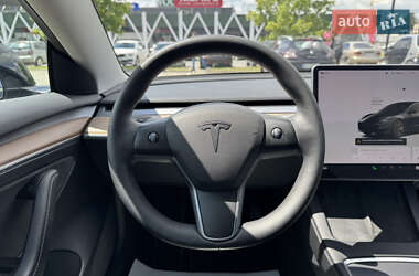 Седан Tesla Model 3 2022 в 