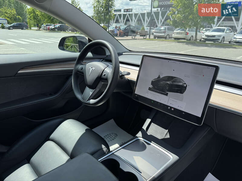 Седан Tesla Model 3 2022 в Хмельницком