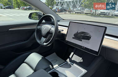 Седан Tesla Model 3 2022 в 