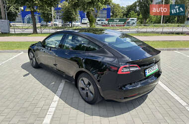 Седан Tesla Model 3 2022 в 