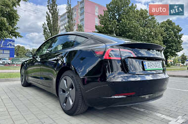 Седан Tesla Model 3 2022 в 