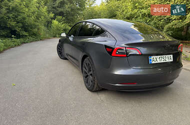 Седан Tesla Model 3 2021 в 
