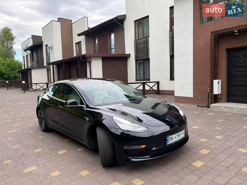 Седан Tesla Model 3 2019 в Ровно